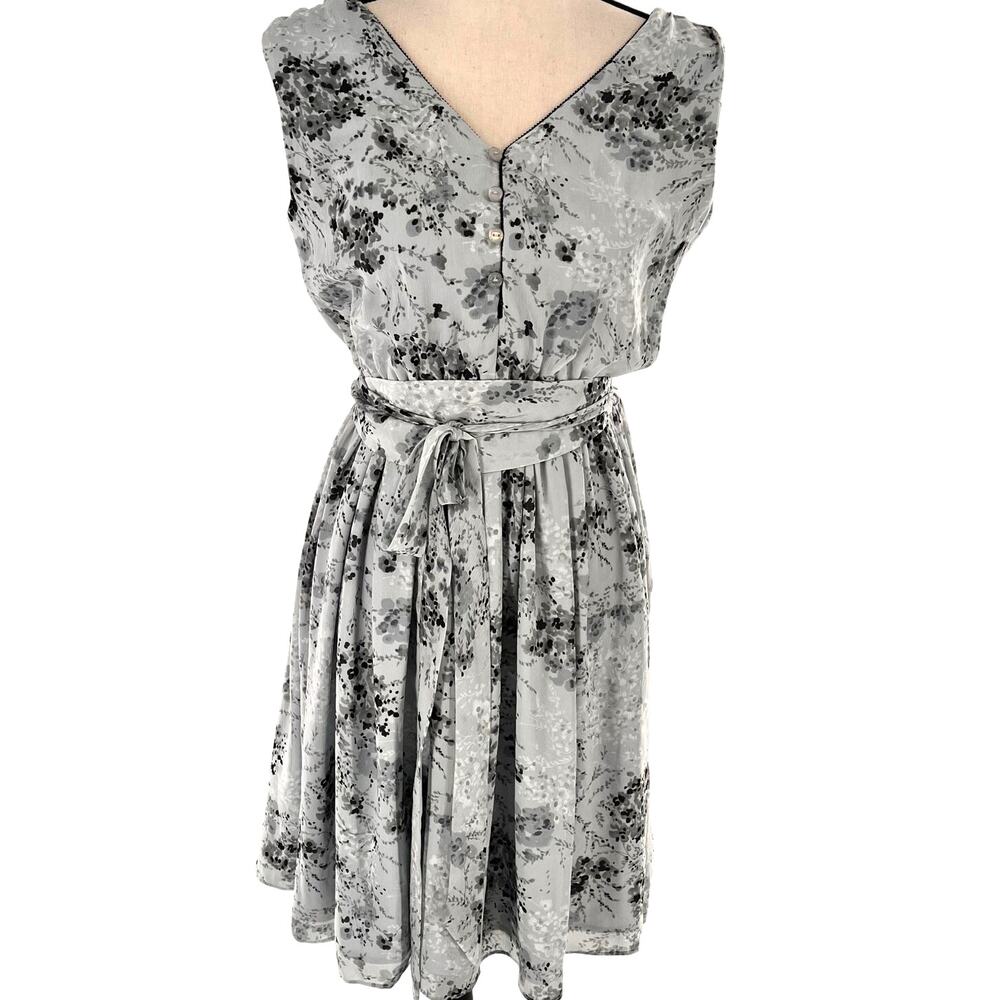women's v neck sleeveless fit and flare sundress light blue gray NWT Medium